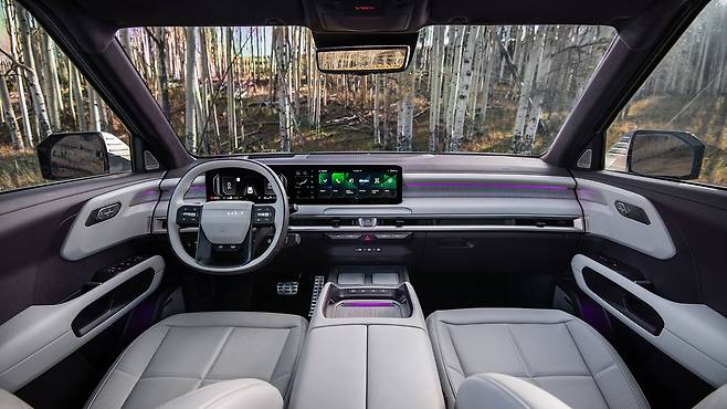 LQ2 interior material context